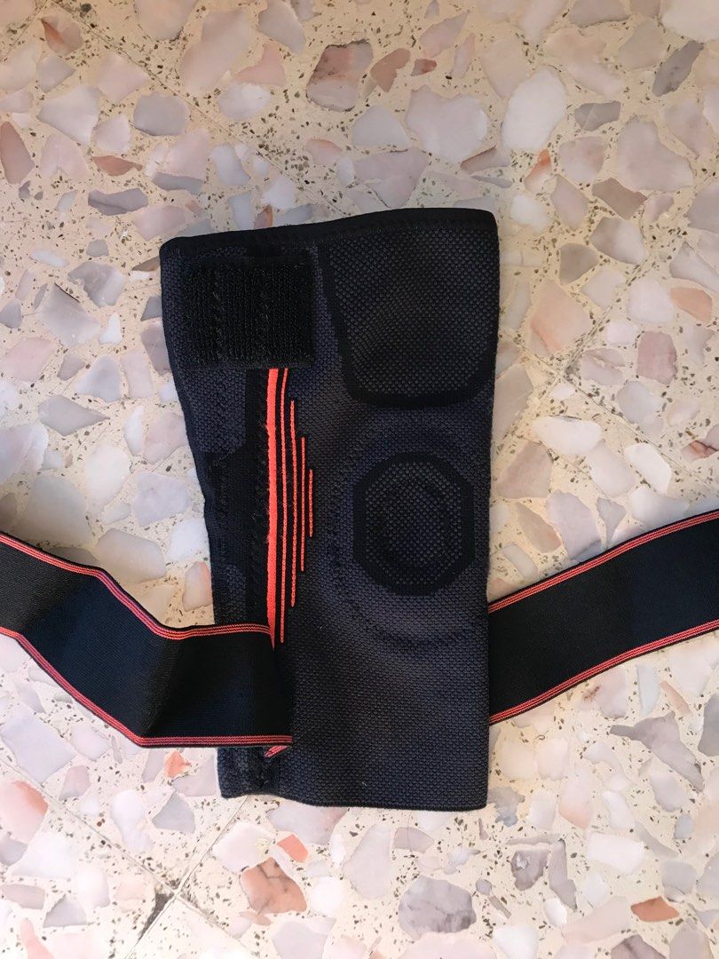 Decathlon Knee guard, Health & Nutrition, Braces, Support & Protection