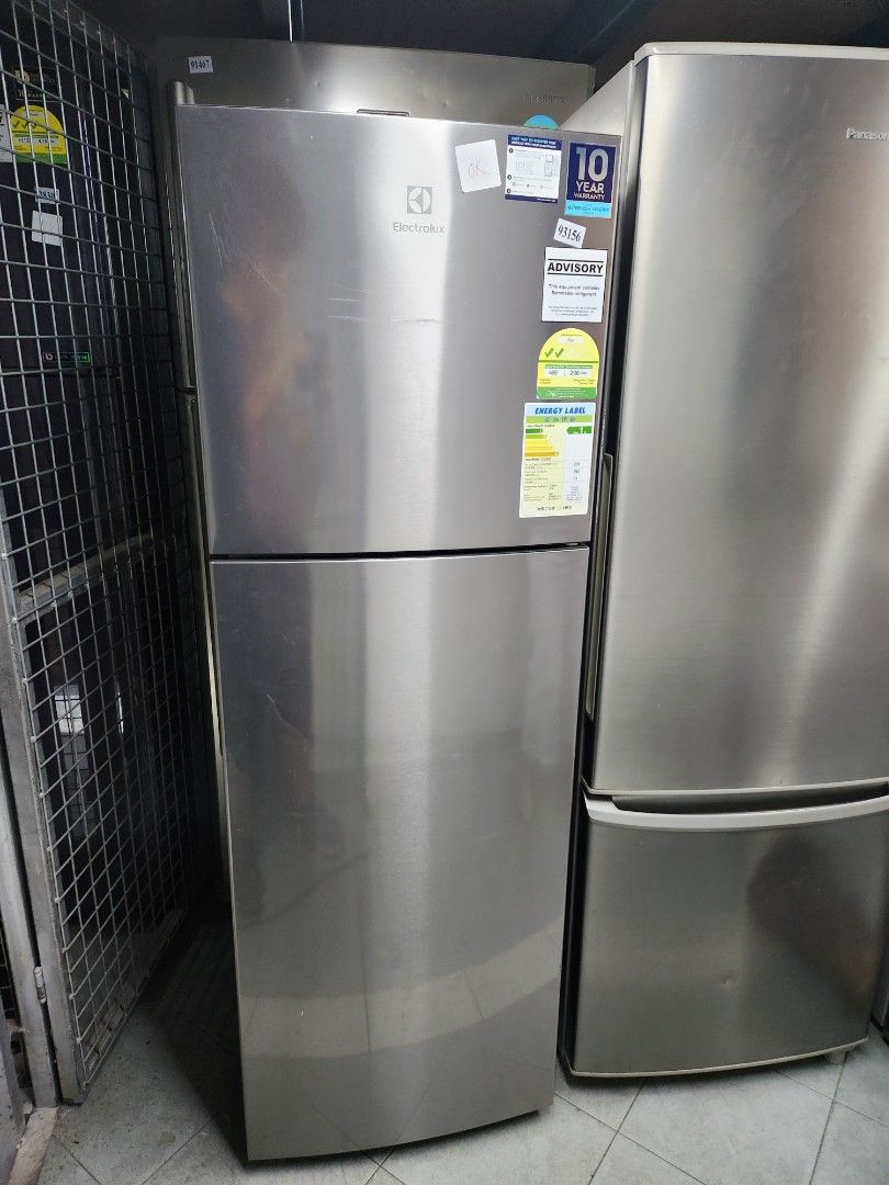 ELECTROLUX Fridge 256L ETB2802H, TV & Home Appliances, Kitchen
