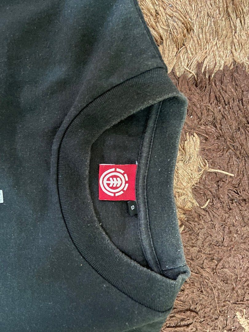 Elements (Category: Tshirts & Polo Shirts) located in Alor Setar. Submitted by Sobpreloved (Listing ID 1219668909, Image 3). Description: Personal collection P18/L26 Condition 9/10 Include postage Nego.