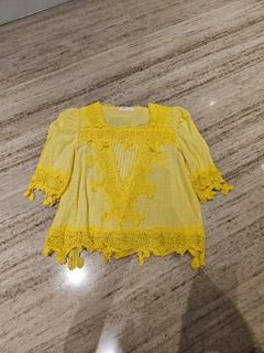 Embroidery linen daily top
