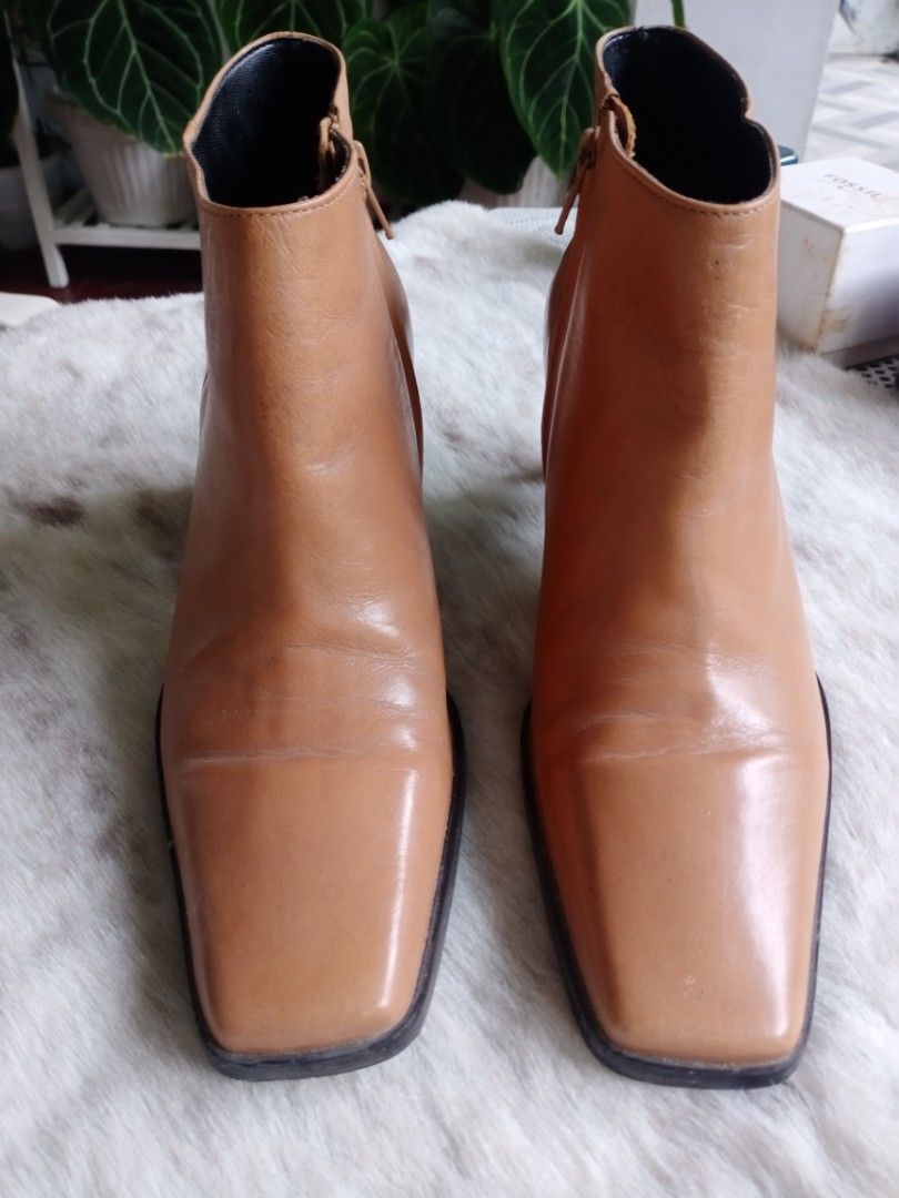 Etienne Aigner Semi Boots Shoes, Fesyen Wanita, Sepatu di Carousell Etienne Aigner Ankle Boots