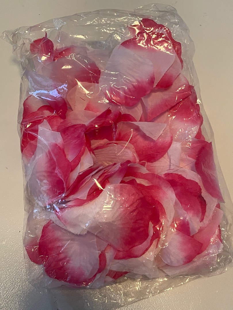 Fake Flower petals, Hobbies & Toys, Stationery & Craft, Flowers