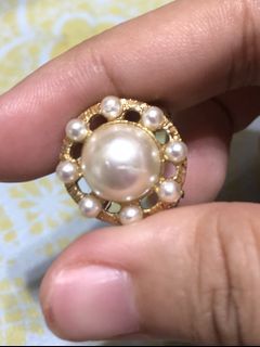 Faux pearl pin/ brooch
