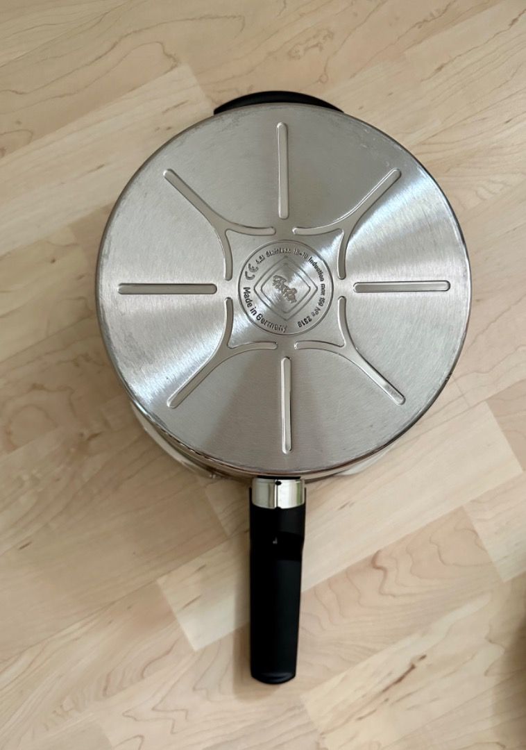 Fissler pressure cooker, TV & Home Appliances, Kitchen Appliances