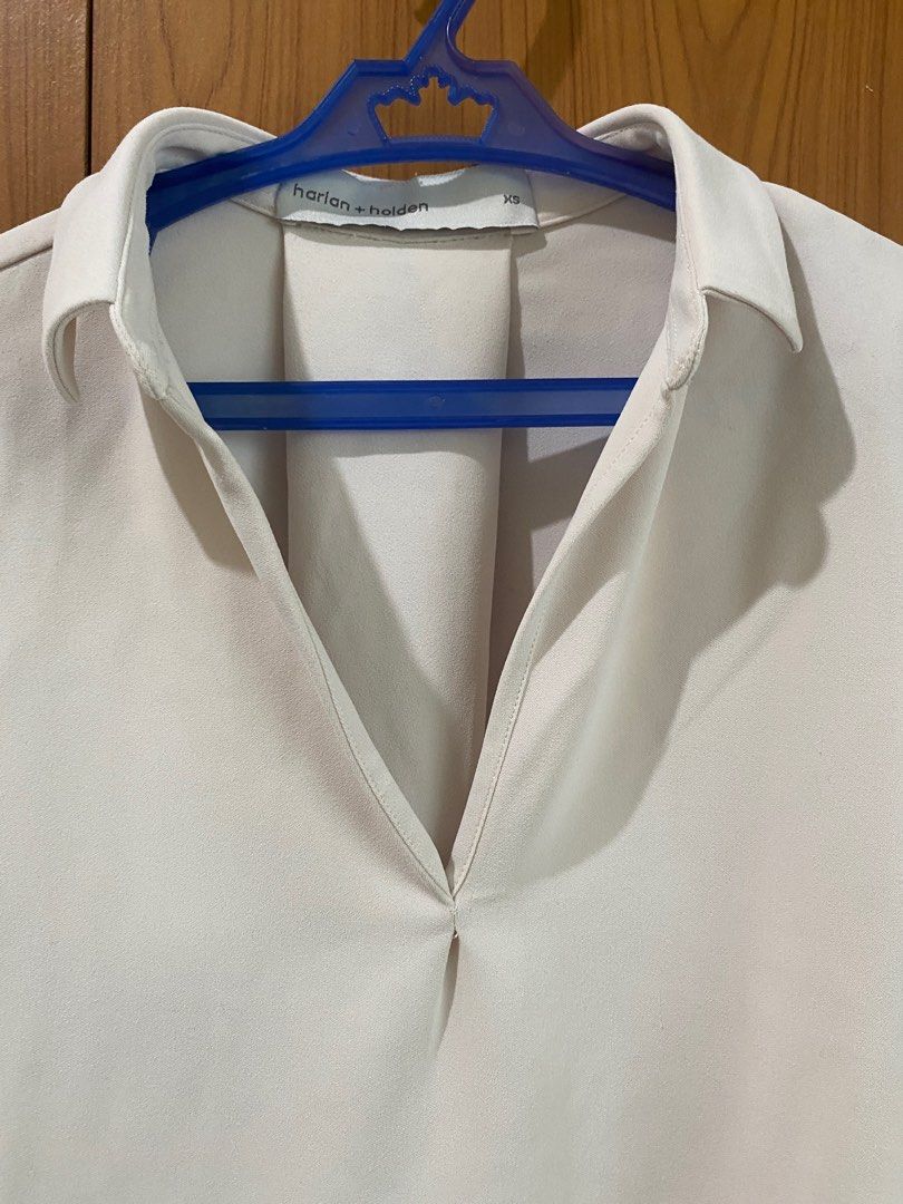 Harlan Holden light pink top (Category: Blouses) located in Quezon City. Submitted by malassezia (Listing ID 1219556198, Image 2). Description: Color is a very very light pink shade, can fit up to M size No flaws. No when worn photos available .
