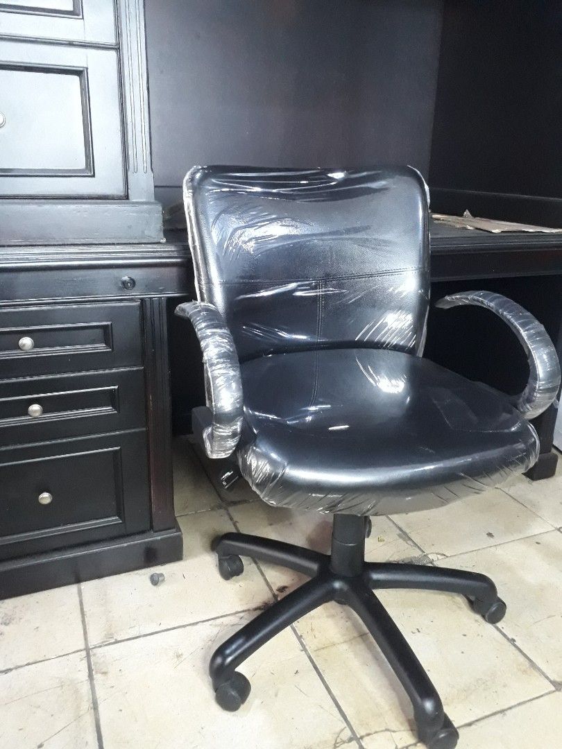 Kursi Kantor Kursi kerja Morelli, Perabotan Rumah di Carousell