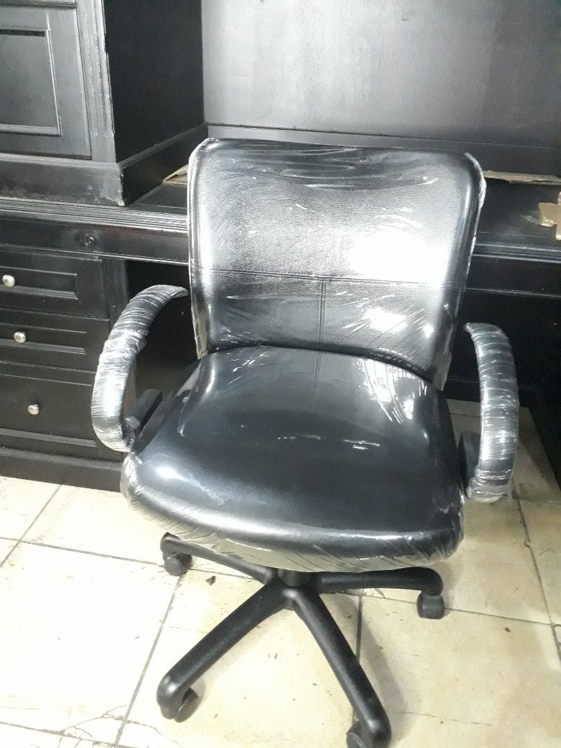 Kursi Kantor Kursi kerja Morelli, Perabotan Rumah di Carousell