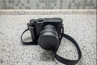 Leica Q2 Monochrom 47.3MP Compact Digital Camera - Black