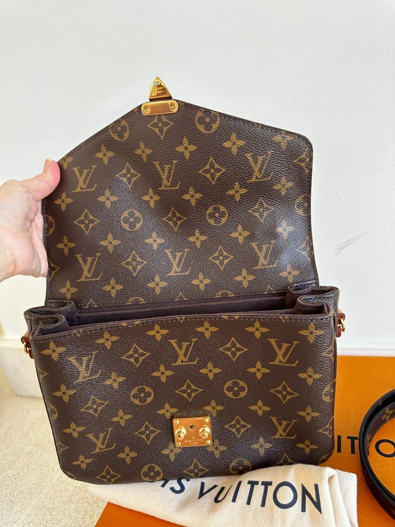 LOUIS VUITTON POCHETTE METIS 3 YR REVIEW including wear and tear, what fits  inside & more