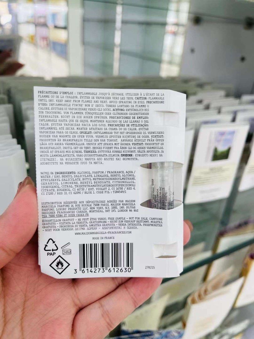 Masion Margiela馬丁馬吉拉雨後初晴淡香1ml （分類：健康及美容 - 香水＆香體噴霧）位於 Hong Kong。 由 luckybeautiful799 提交（商品編號 1219738399，圖片 2）。簡介： Masion Margiela馬丁馬吉拉雨後初晴淡香1ml se。