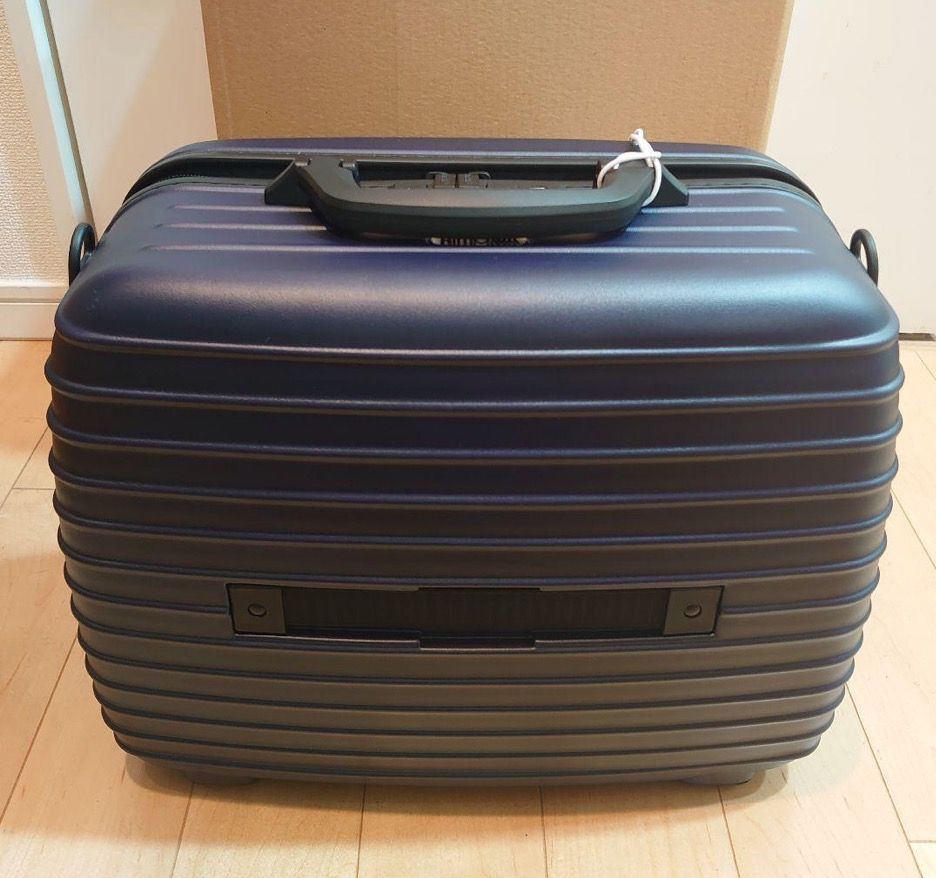 Rimowa salsa board case top