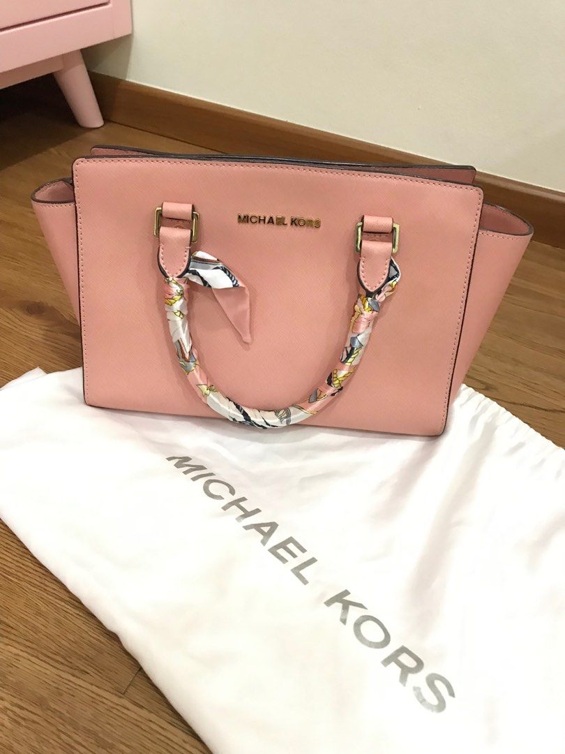 MICHAEL KORS, Luxury, Bags & Wallets on Carousell