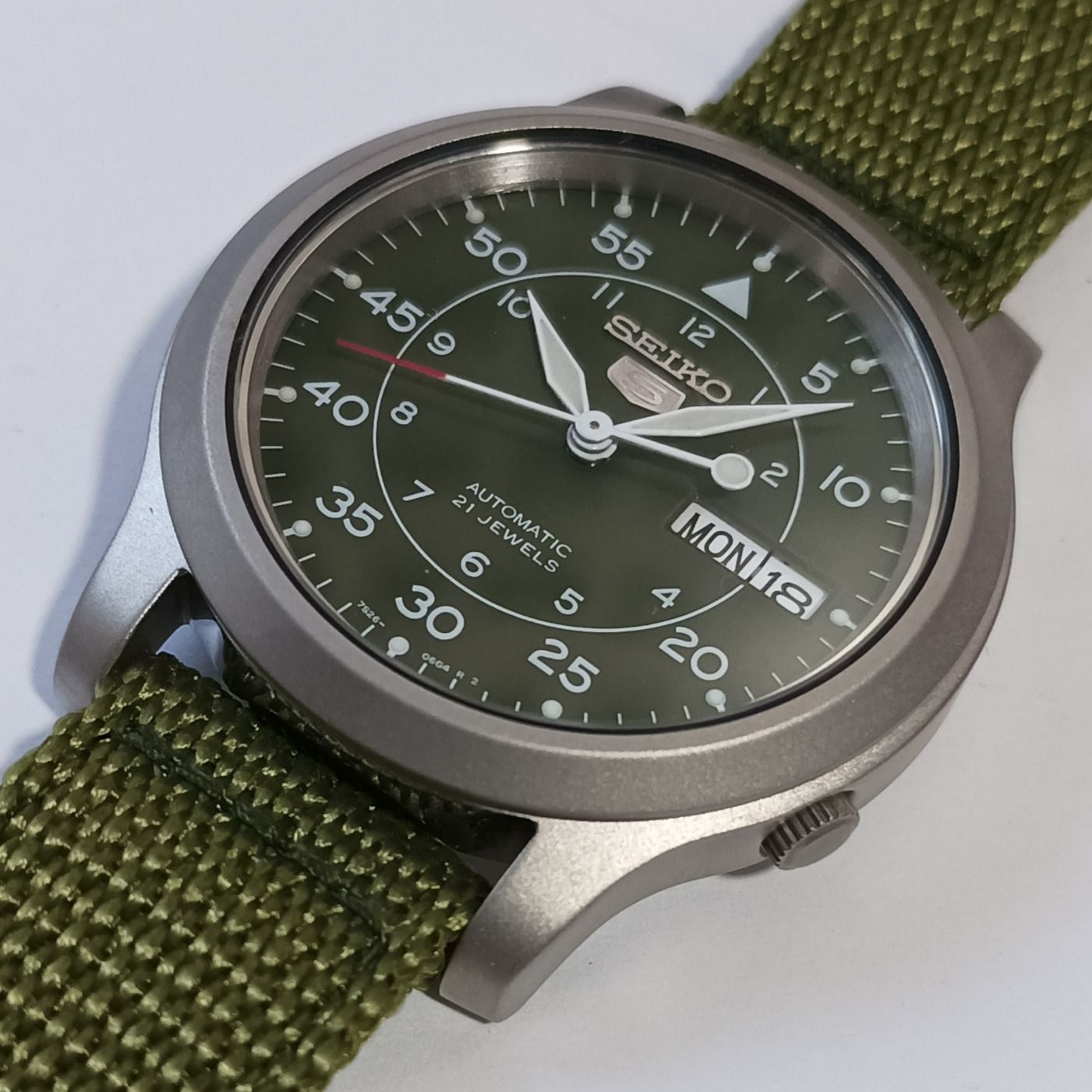 Seiko 5 snk805k2 automatic 21 hotsell jewels green military nylon strap