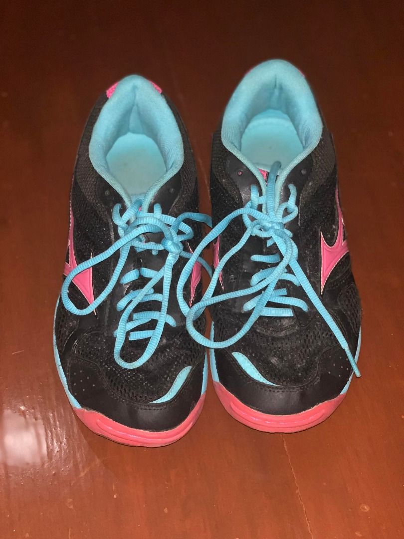 MIZUNO WAVE TWISTER 2 Women s Fashion Footwear Sneakers on