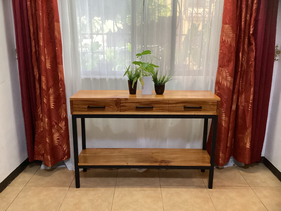 Modern design console table on Carousell