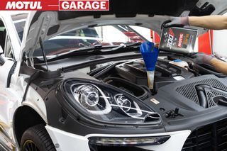 MOTUL 300V X Volkswagen Audi Porsche Skoda Seat: Engine Oil Service Package 0W20 0W30 0W40 5W30 5W40 5W50 10W40 10W60 15W50 20W60 (A1 A3 S4 A4 A5 A6 A7 A8 Q2 Q3 Q5 Q7 Q8 Polo Scirocco Golf Jetta Touran Tiguan Touareg Cayman Boxster Cayenne Macan Panamera)
