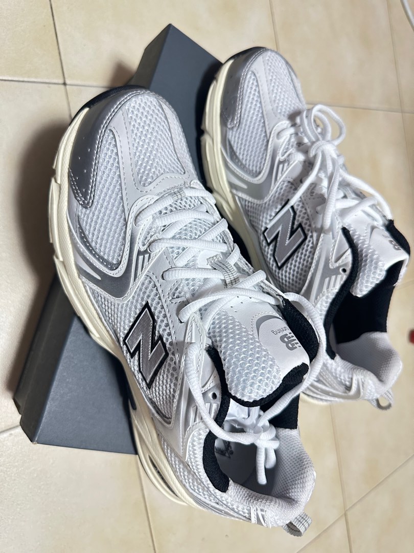 Aesthetic sales running shoes