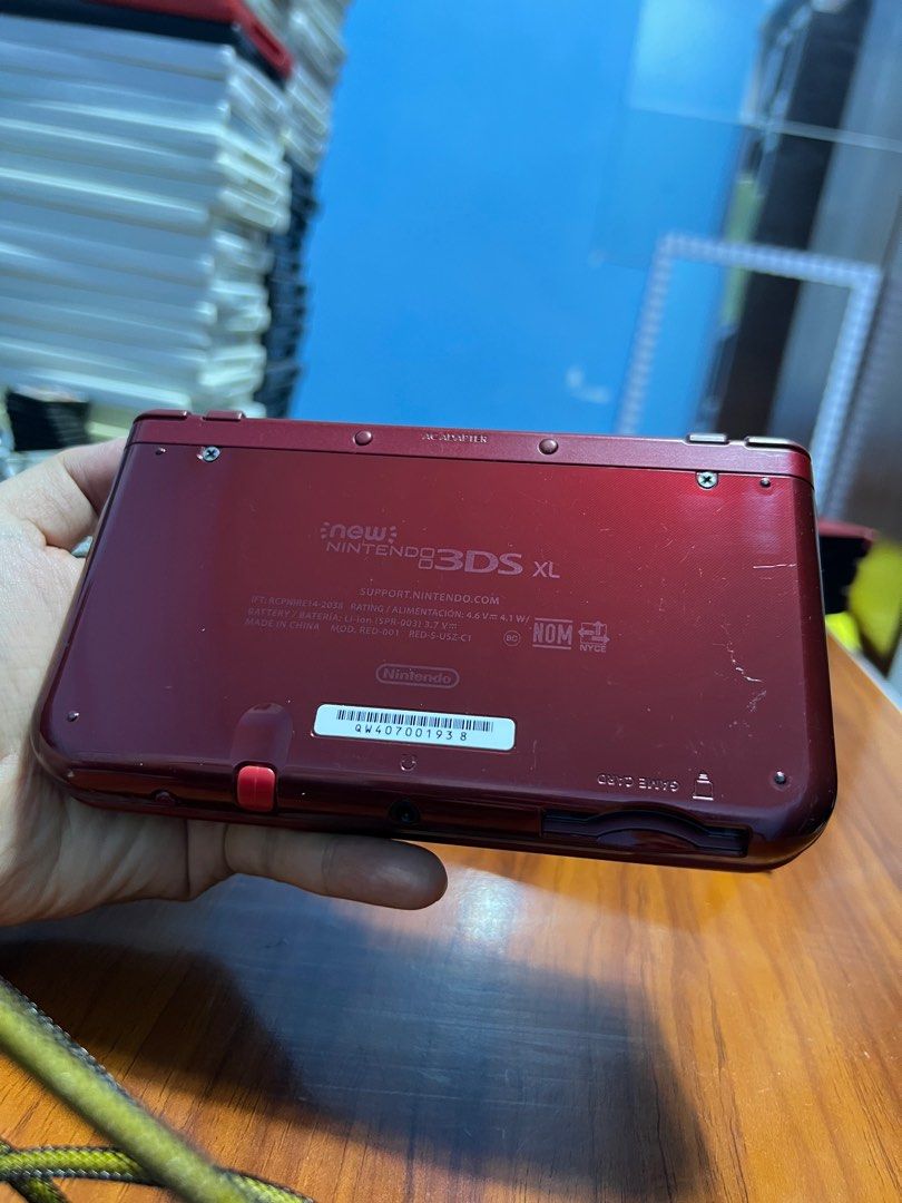 New Nintendo 3DS XL Metallic Red (IPS Top Screen & CFW w/32gb mmc