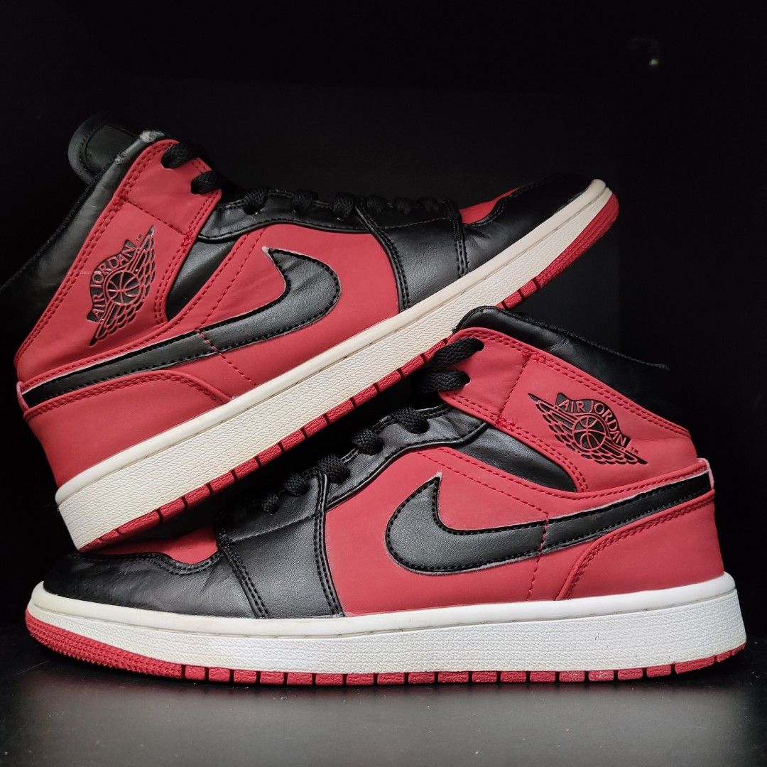 Nike Air Jordan 1 Mid Reverse Banned Fesyen Pria Sepatu