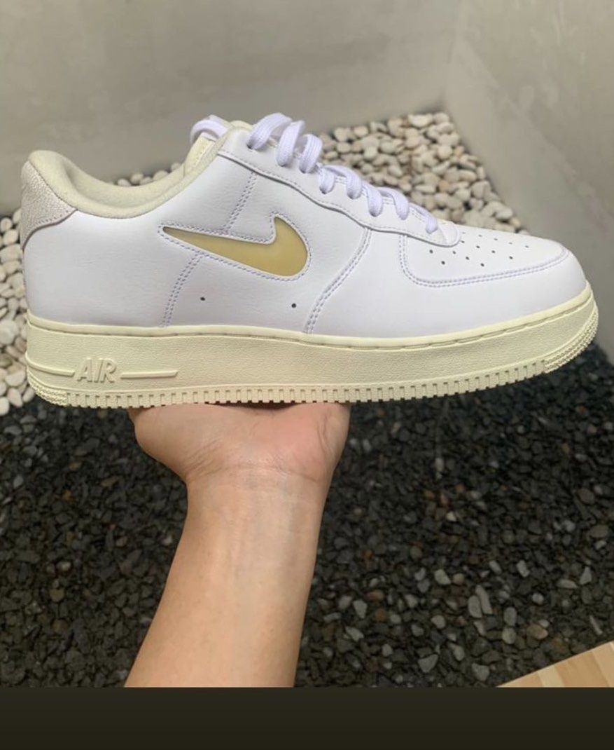 vm air nike white