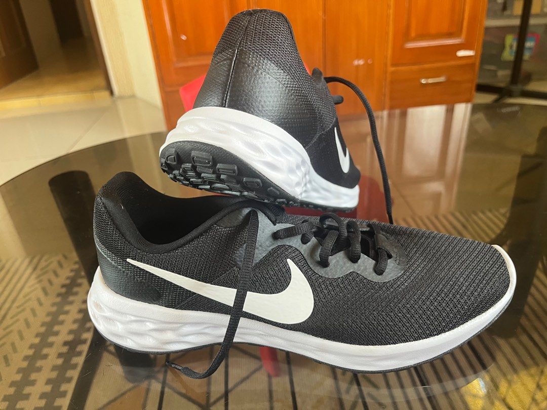 Nike rubber shoes on Carousell