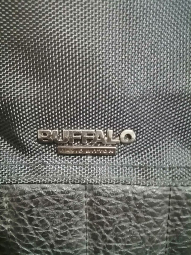 Buffalo david hot sale bitton messenger bag