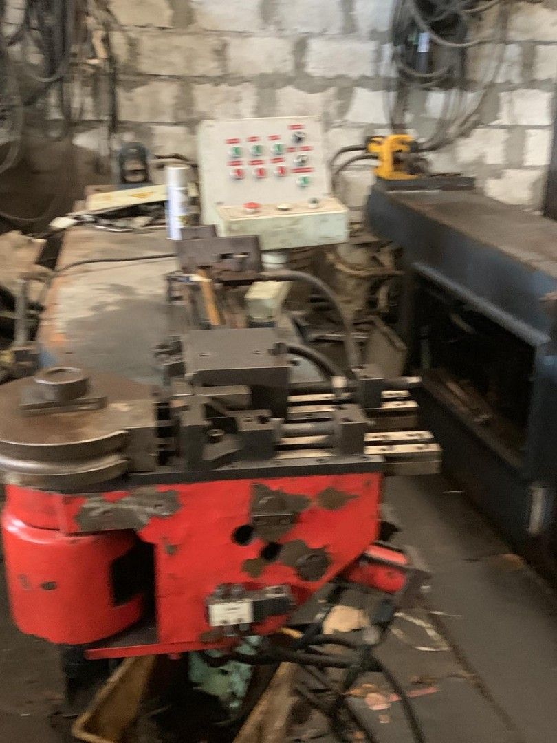 Pipe Bender, Commercial & Industrial, Industrial Equipment on Carousell