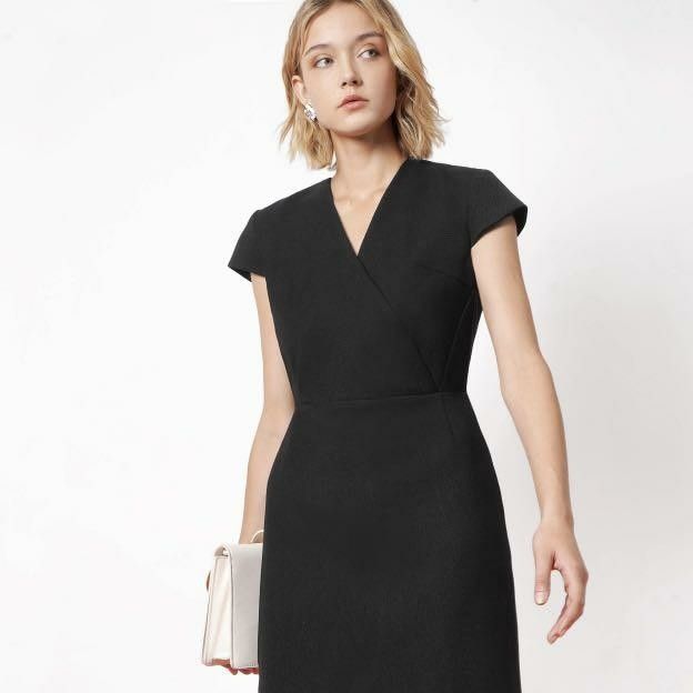 RTP$129.90 massimo dutti black wrap dress cap sleeve textured v neck pencil  midi, Women's Fashion, Dresses & Sets, Dresses on Carousell