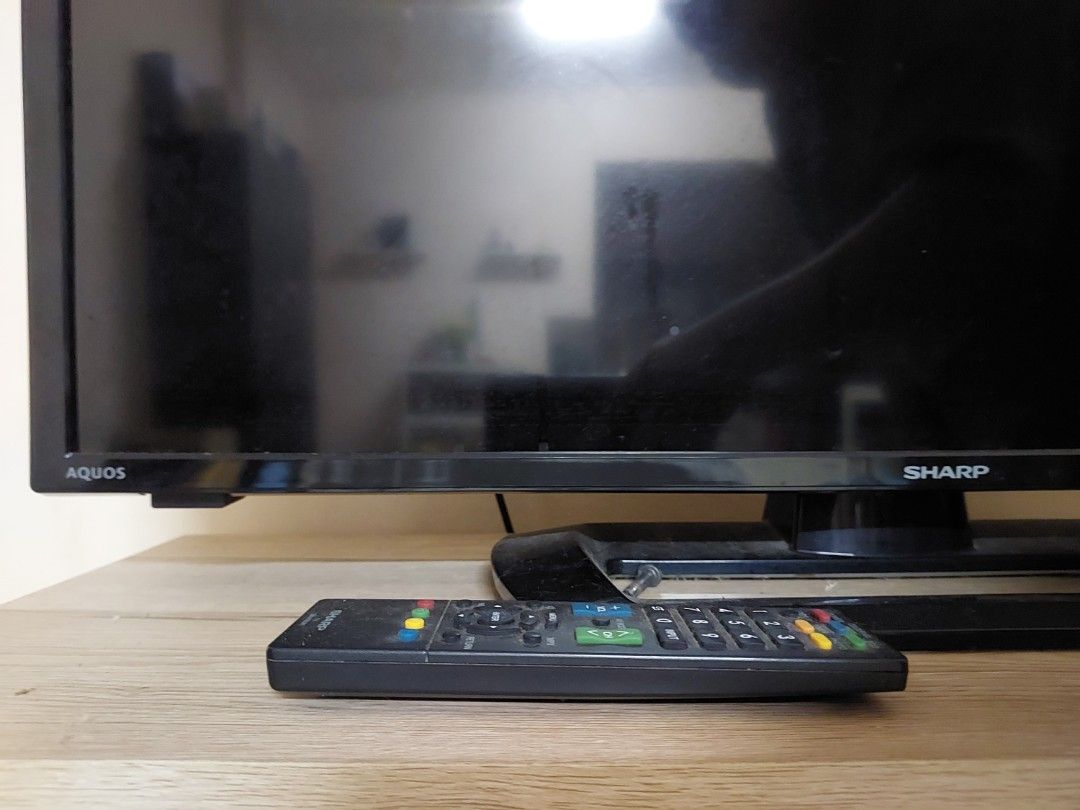 Sharp Aquos LED Backlight TV Model LC32LE260M, TV & Home Appliances