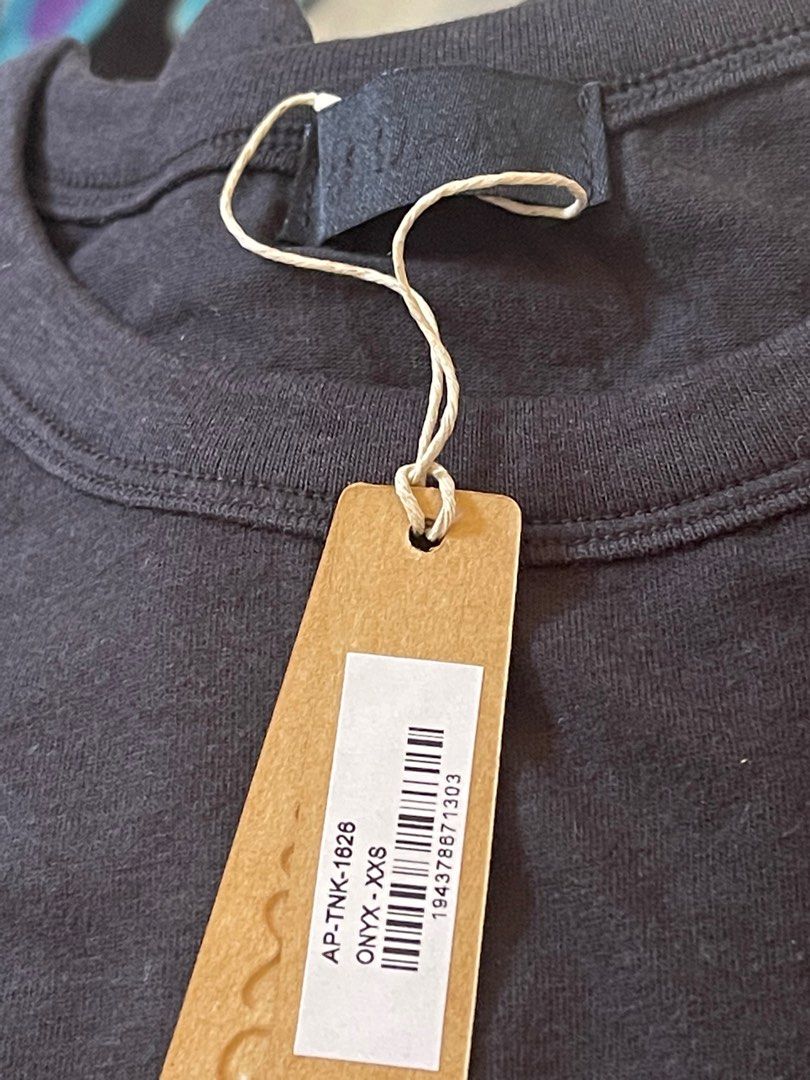 Skims black boyfriend muscle tee on Carousell