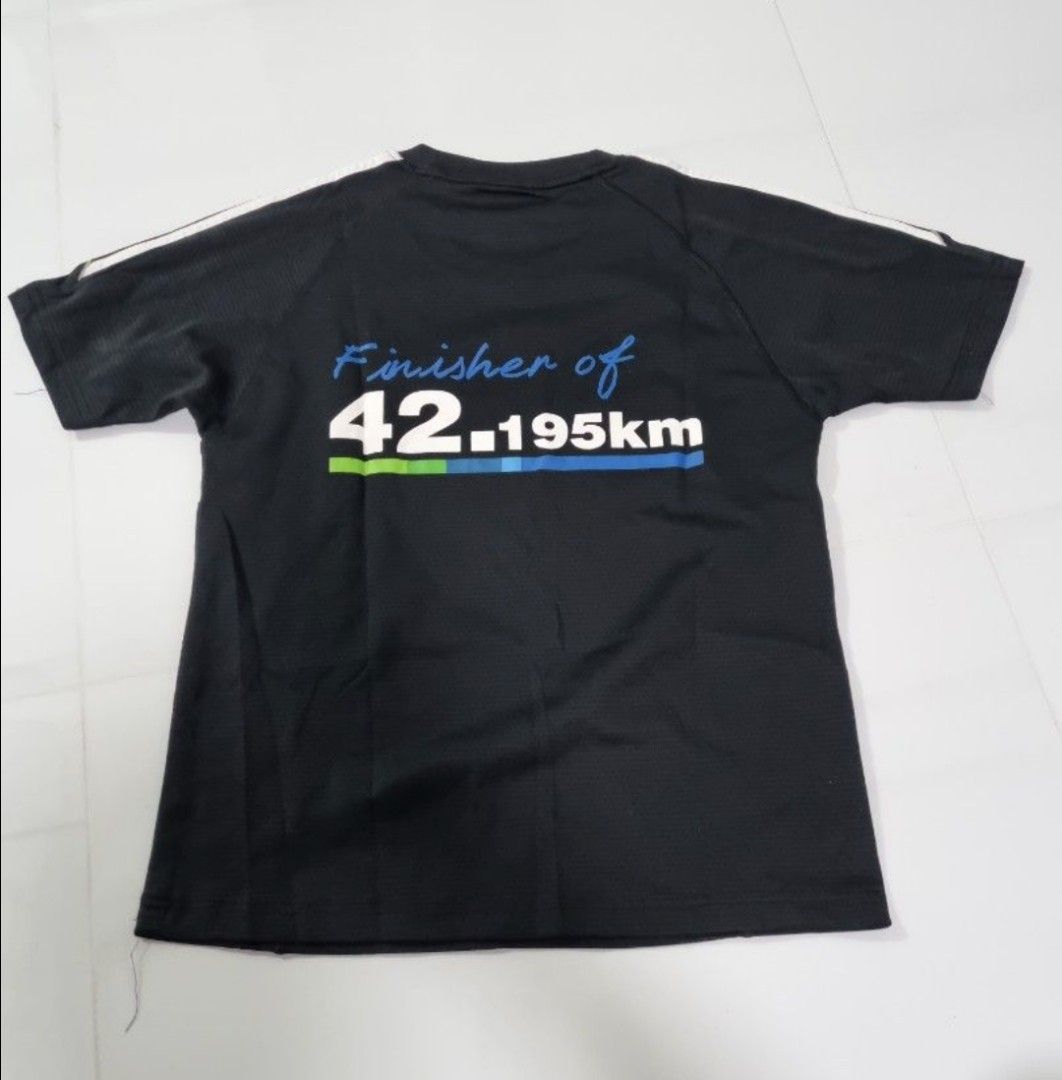 Standard chartered marathon finisher tee, Men's Fashion, Tops & Sets