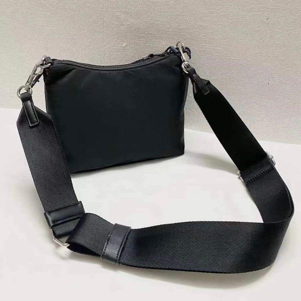 Tommy Hilfiger Nylon Sling Bag (Unisex), Women's Fashion, Bags