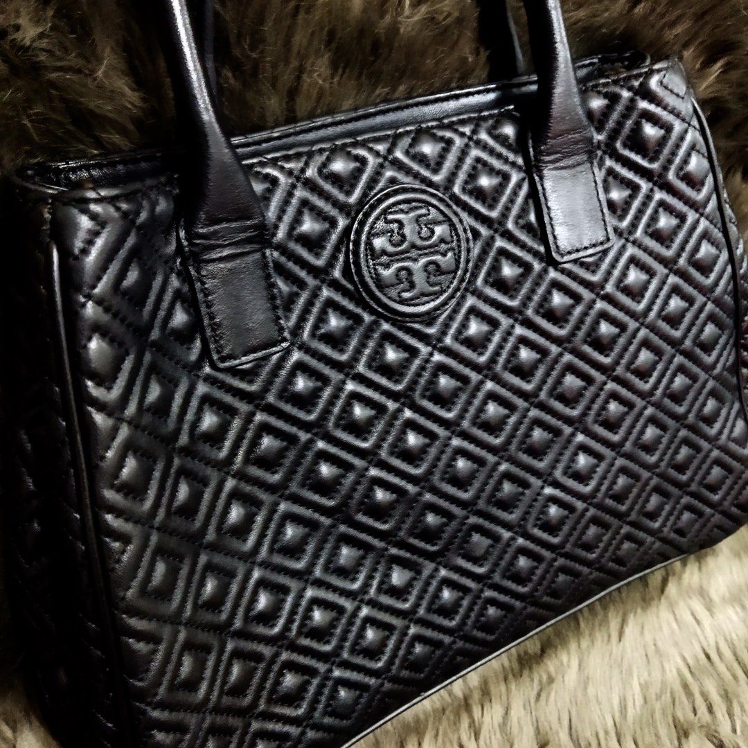 Tory Burch Marion Quilted Tote Bag (Category: Luxury Bags & Wallets) located in Manila. Submitted by shopaholic_gurl (Listing ID 1138397200, Image 2). Description: in excellent like new condition no flaws black leather material worn as hand or shoulder bag clean interior.