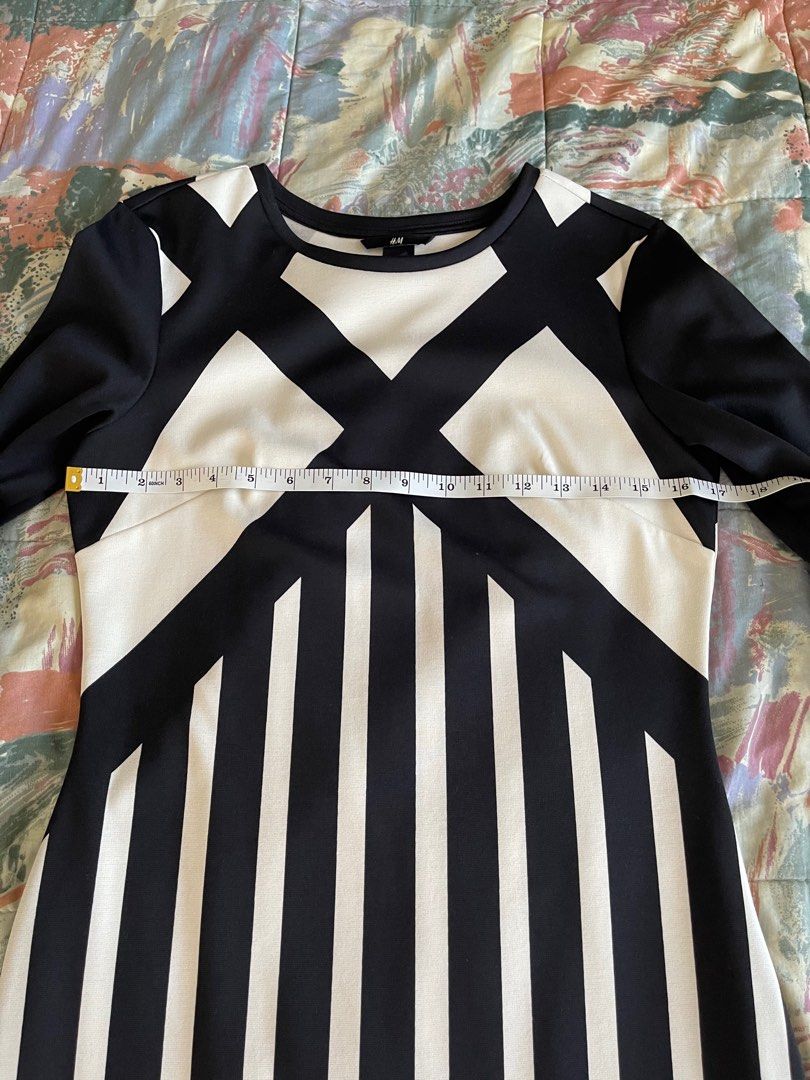 Unused Authentic H&M Bodycon Dress (Category: Dresses) located in Paranaque City. Submitted by glamlac (Listing ID 1219604752, Image 3). Description: Unused Authentic Medium (best fits M-L).