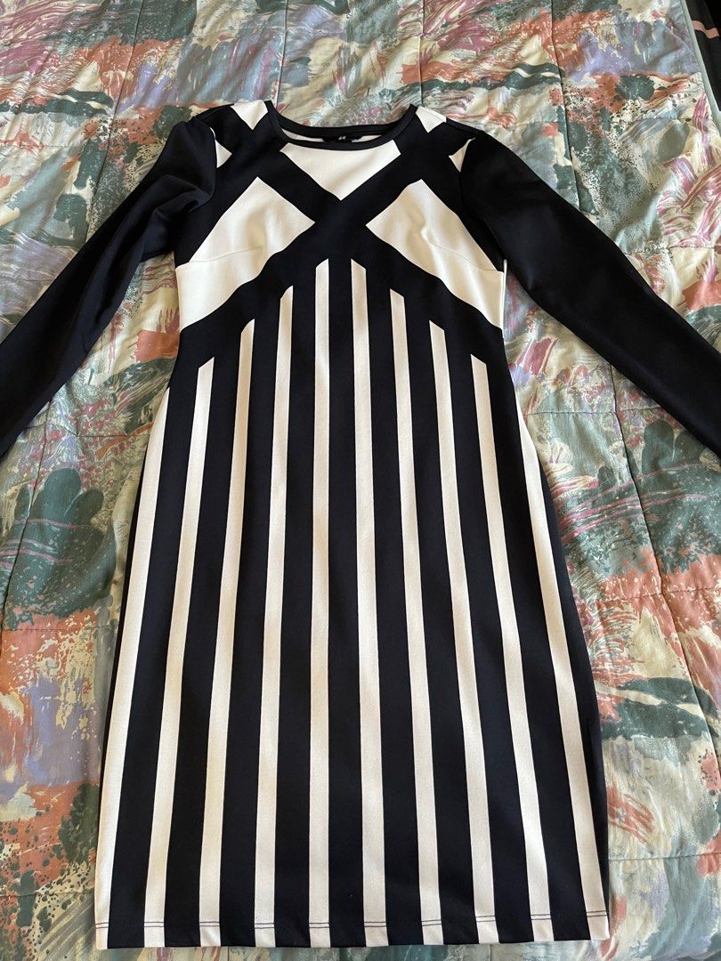 Unused Authentic H&M Bodycon Dress (Category: Dresses) located in Paranaque City. Submitted by glamlac (Listing ID 1219604752, Image 2). Description: Unused Authentic Medium (best fits M-L).