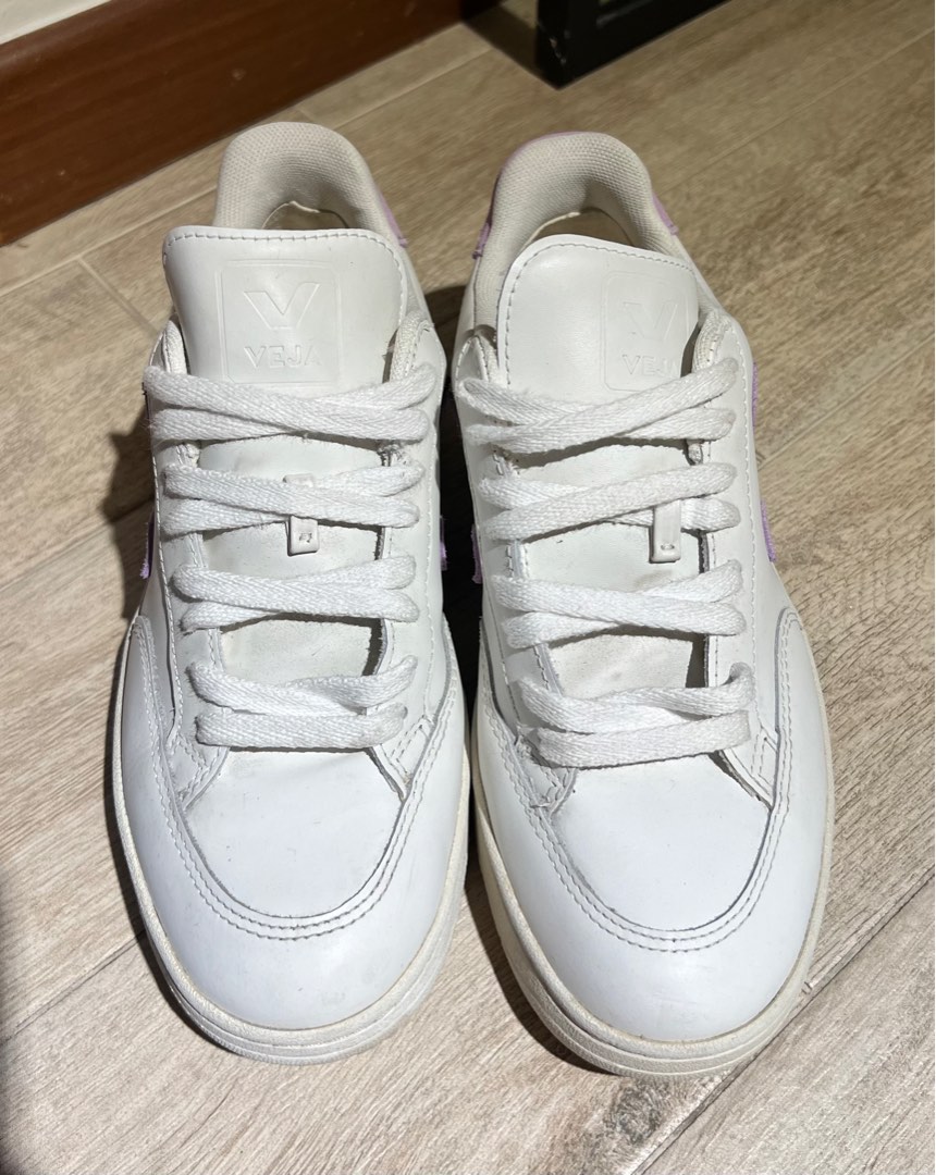 VEJA Sneaker V12 (Girl Size US 7), Women's Fashion, Footwear