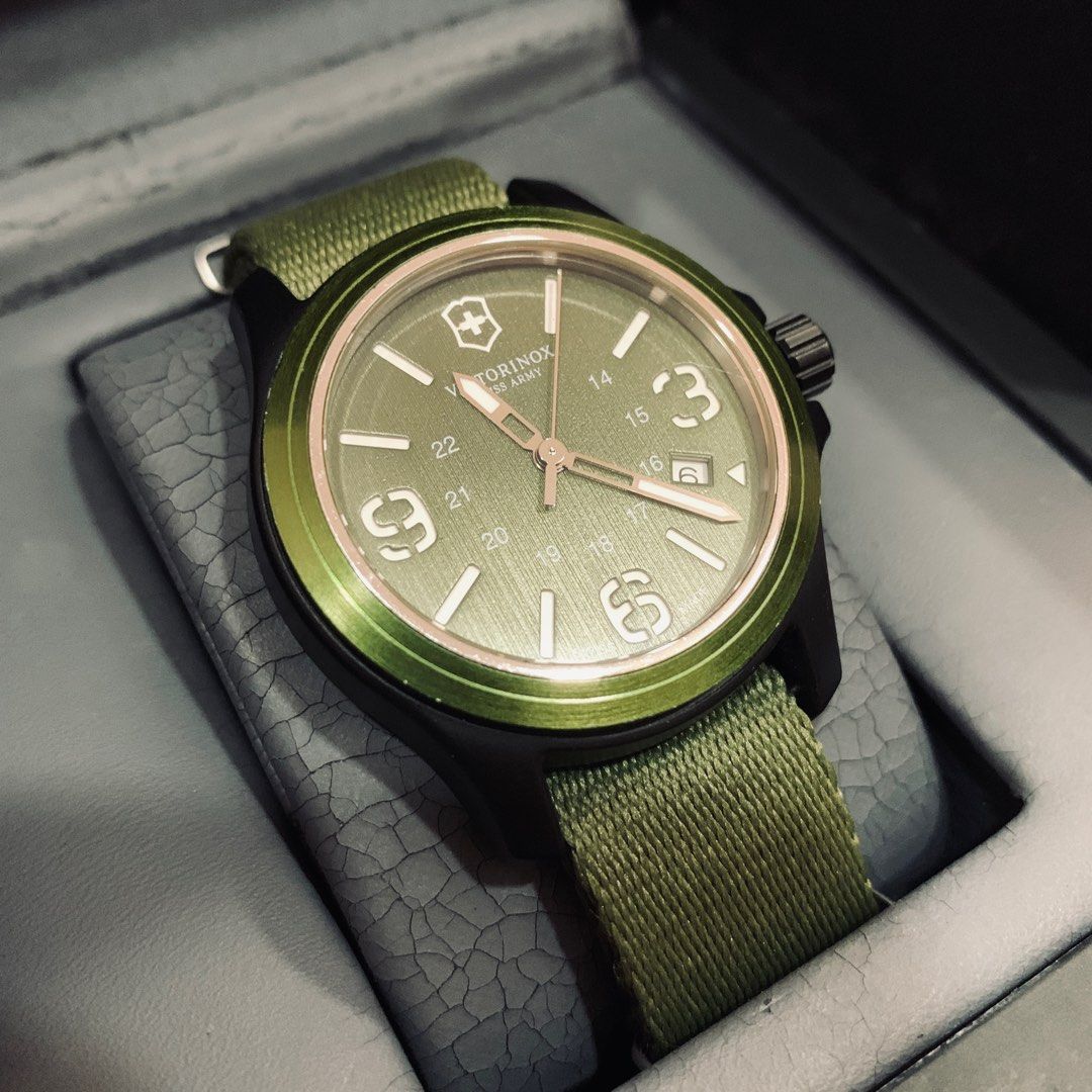 Victorinox swiss army men's original swiss hotsell quartz watch with nylon strap