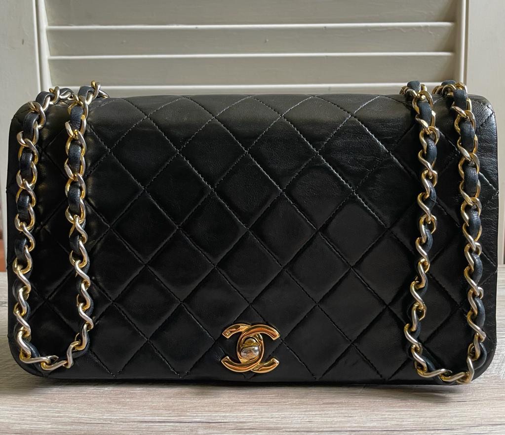 “Vintage” Chanel Bag, Luxury, Bags & Wallets on Carousell