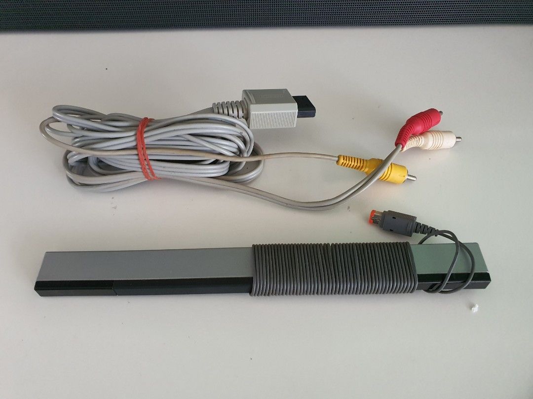 Wii AV Cable and Sensor bar, Video Gaming, Gaming Accessories, Cables