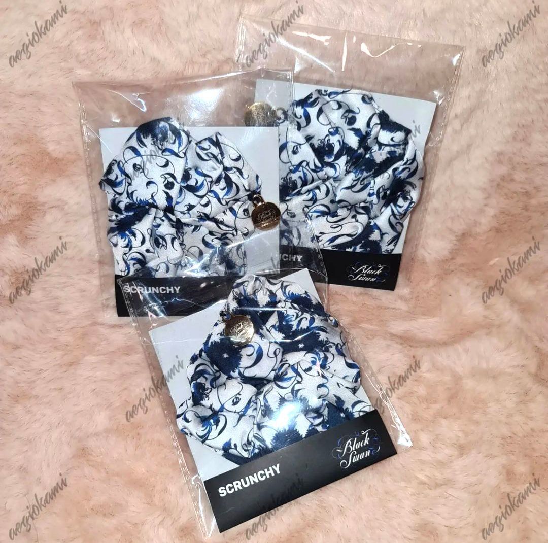 WTS ??] BTS POP-UP LOGO Black Swan Scrunchie, Hobbies  display picture 3