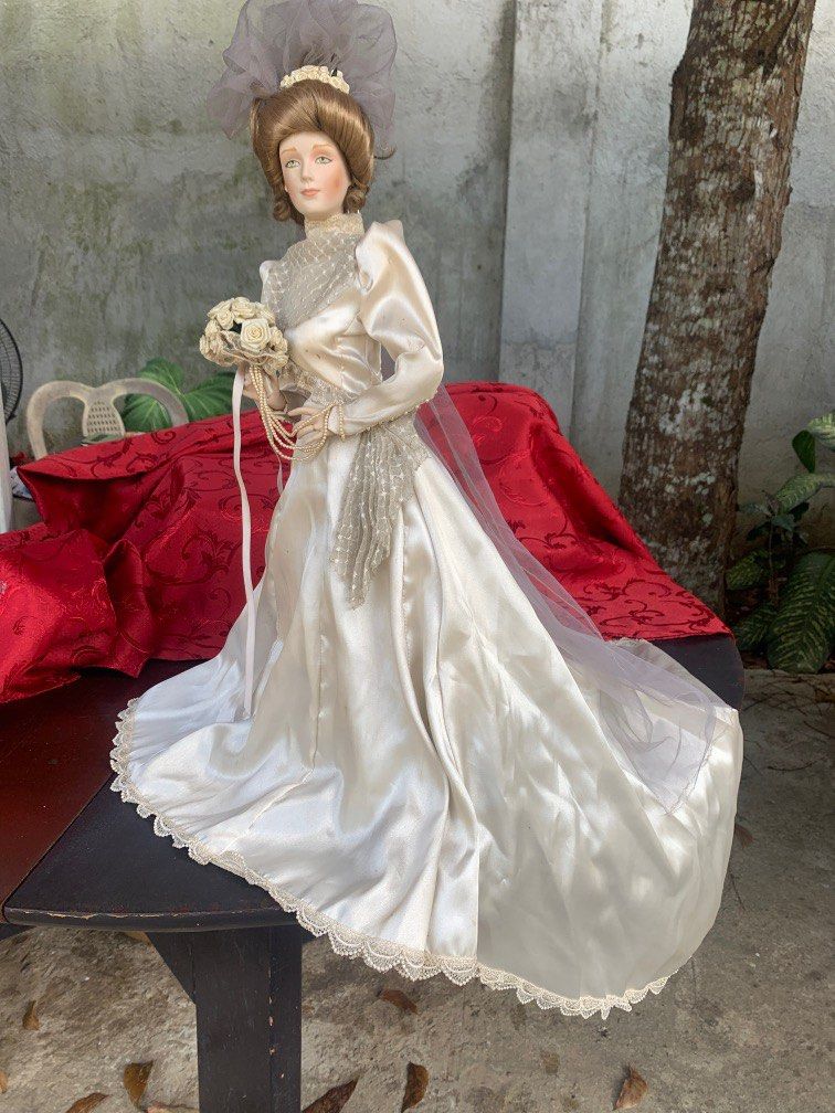 1985 Franklin Heirloom Doll Victorian Bride