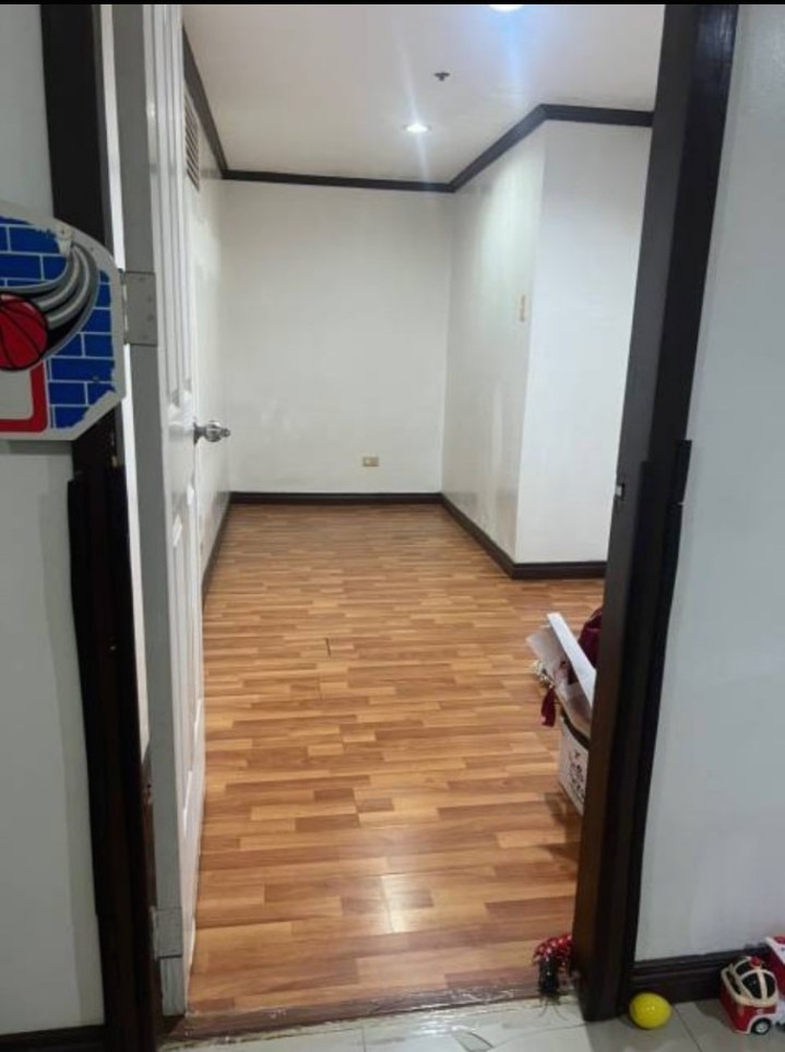 2 BR 64SQM Condo with Balcony in Skyway Twin Tower Oranbo Pasig City