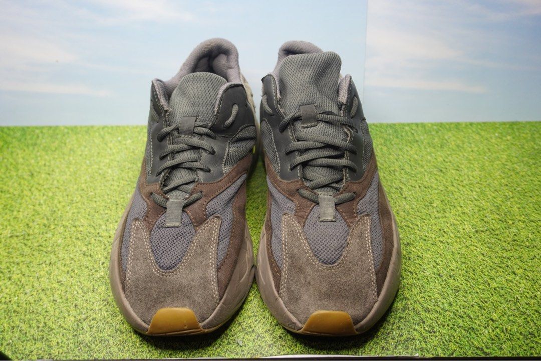 269. Adidas Yeezy Boost 700 Mauve Size 44 Insole 28 cm Made in Vietnam