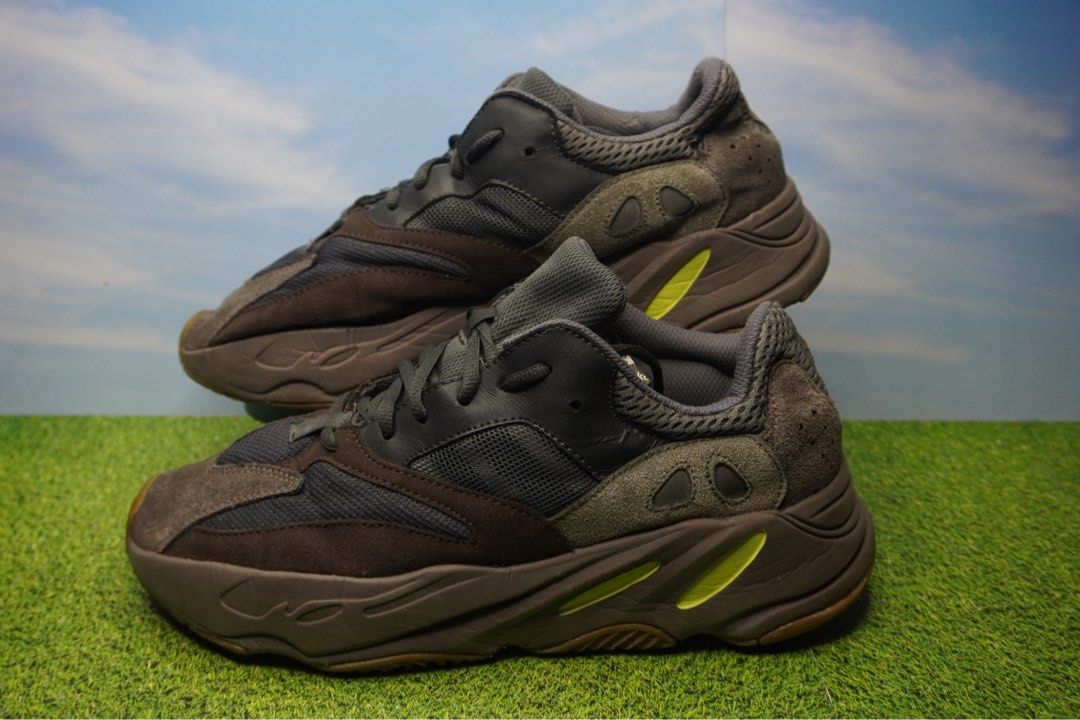 Yeezy 700 online mauve insole