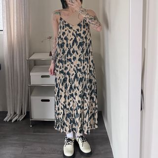 藍色不規則印花細肩帶洋裝