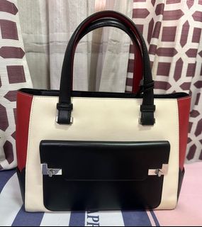 (Category: ) located in . Submitted by authentic.holdalls_88 (Listing ID 1224001238, Image 1). Description: .