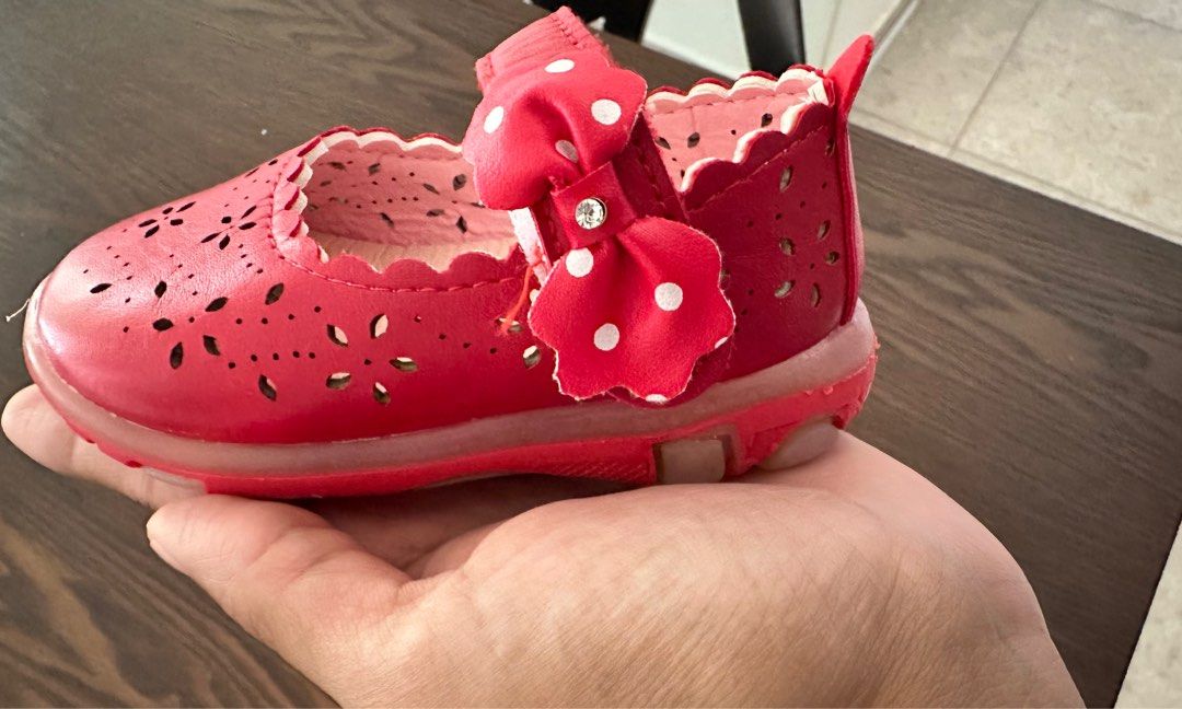 Red shoes store baby girl