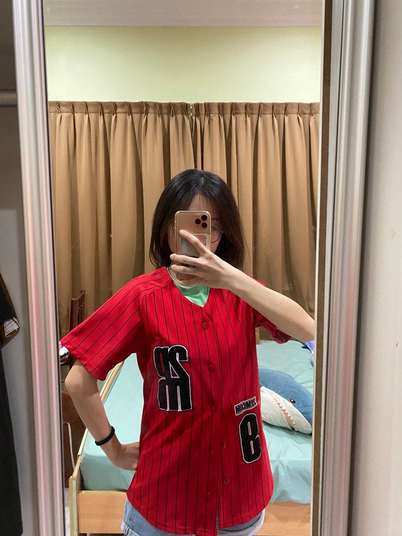 Baseball Jersey (Category: Other Tops) located in Kluang. Submitted by aur9rora30 (Listing ID 1224026421, Image 2). Description: Comfy to wear Can be worn as outerwear Model: 45kg / 158cm.