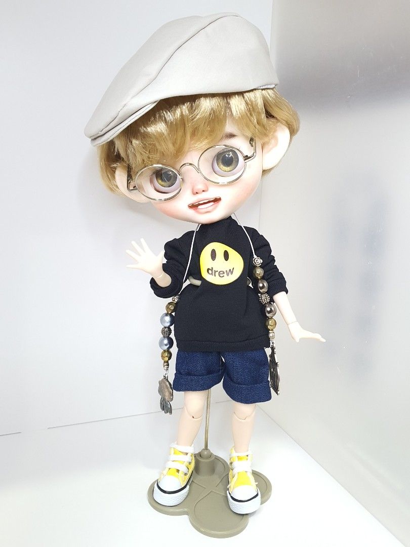 Male sales blythe doll