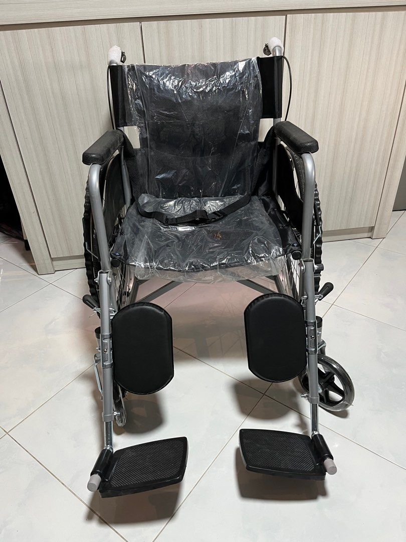 Brand New Leg Elevate Wheelchair Ready Stock With Free Table, Health